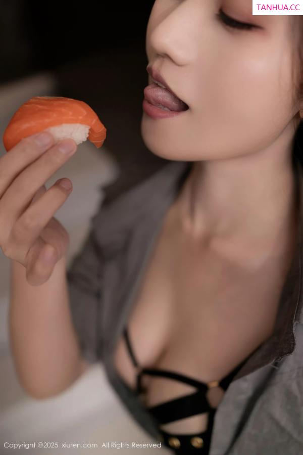   [XiuRen]高清写真图 2025.11.12 No.10978 杏子Yada 情趣内衣第19张图片